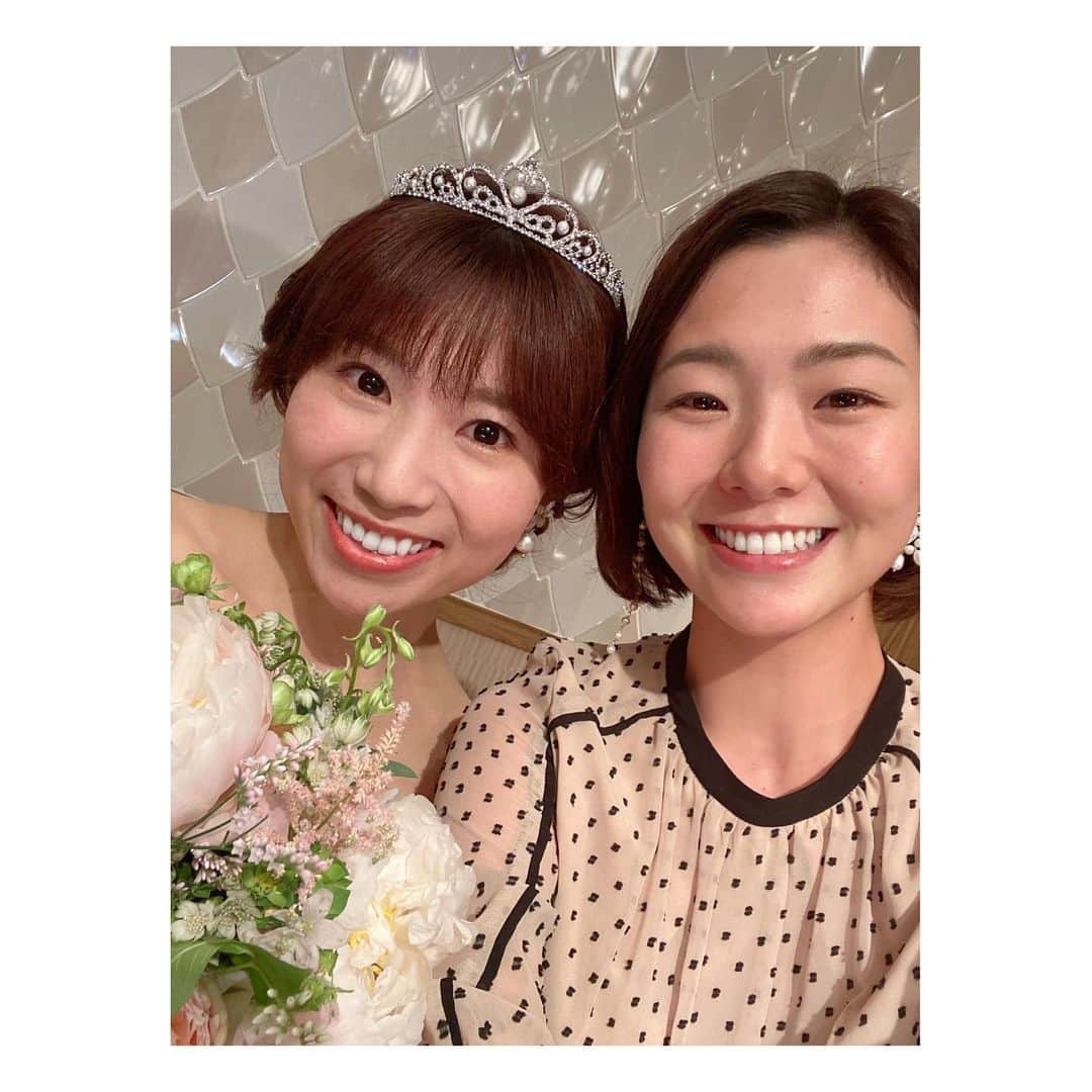 のインスタグラム：「大好きな桃子さんの結婚式✨  生活をしていると こんなご褒美みたいなひたすらに嬉しくて幸せな日があるんですね。  高校からともにすごしてきた時間をふりかえり、今こうして一緒に喜び合えることのありがたさを感じています。  桃子さん、本当におめでとうございます🌷」