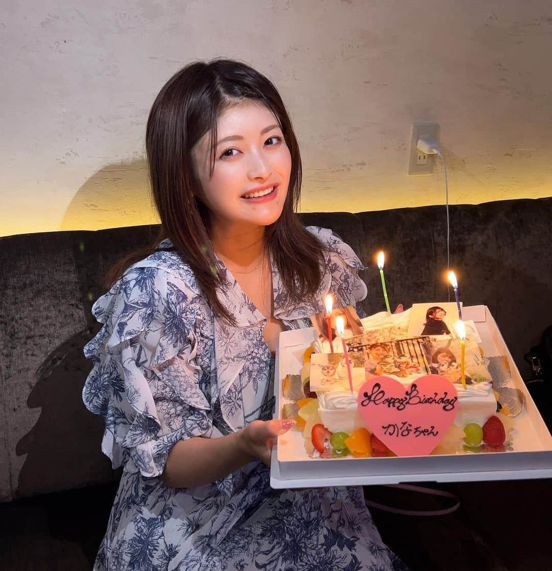 新藤加菜さんのインスタグラム写真 - (新藤加菜Instagram)「大好きな港区六本木で誕生日を迎えました❤️  色んなことがあったけれど、色んな経験できた最高の20代でした！ 30代はいい歳のとり方できてるかが大事になってくる人生のターニングポイント。  レベルアップしたかなちゃい、さらに強くなれるように粛々と頑張ります！  超絶可愛いケーキも貰って嬉しい🎂❤️‍🔥 竹輪さんしらすさんもたくさんいます🎶  たくさんのお祝いのメッセージもありがとうございましたᙏ̤̫⑅*  #港区女子 #港区議会議員 #誕生日 #誕生日ケーキ #birthday #birthdaygirl #誕生日会 #krug #krugchampagne #新藤加菜 #六本木 #港区」5月15日 12時08分 - kanachailatte