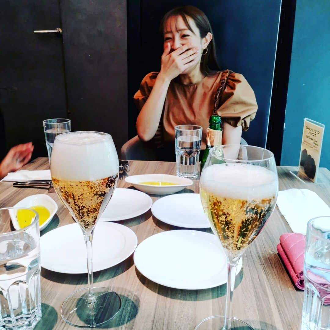 中村仁美さんのインスタグラム写真 - (中村仁美Instagram)「先週のランチ会  インスタのやり方を色々聞いたのに…  せっかくの写真が 上手くはまらないの！！  どうすればいいんだ？！  #ランチ　 #インスタ #難しい #誰か教えて」5月15日 12時34分 - nakamura_hitomi_official