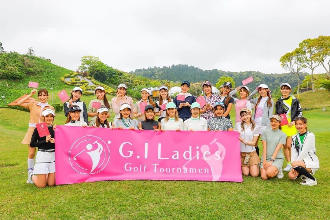 菊池なつきのインスタグラム：「第1回 G.I Ladies Golf Tournament コンペに 参加しました🏌️‍♀️🩷🩷 @g.i_ladies_golf_tournament   Instagram総フォロワー120万人越え！！ インスタゴルフ女子によるコンペ！  女子しかいないから おしゃべりがはかどって楽しかった🤣🩷笑  また参加したいなーー🎶 次は夏頃らしい🍧🔆 練習がんばろうっ  幹事のお二人、 楽しい企画をありがとうございました！ そしてお疲れ様でした🩵🩵 @saori.kurosu  @naho.golfyoga   #ゴルフ女子 #女子ゴルフ #ゴルフスイング #インスタゴルフ #ゴルフ大好き #followme  #インスタゴルフ女子　#コンペ　#女子会 #instalove #スイング　 #ゴルフ #ゴルフ初心者 #golf #JAPAN #初心者 #golfstagram #golfswing  #ゴルフレッスン  #ゴルフウェア  #ゴルフ上手くなりたい  #ゴルフ好きと繋がりたい  #90切り　#80切り #골프」