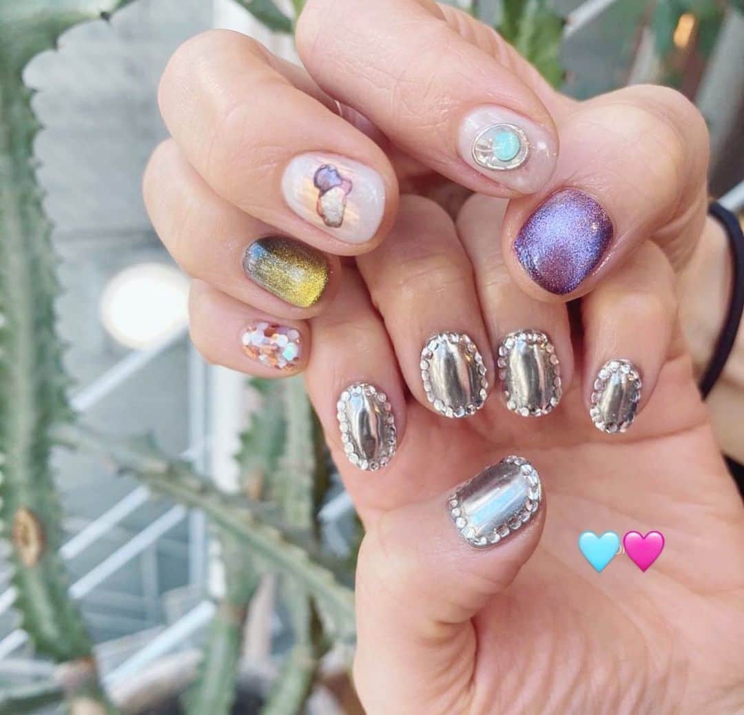 Yu-kiのインスタグラム：「New nail💅🏻爪伸びないでほしい🥺今回は @mochicolon と片手オソロイ🫶🏻いっぱい会えて嬉しかった☺️また来年🤍」