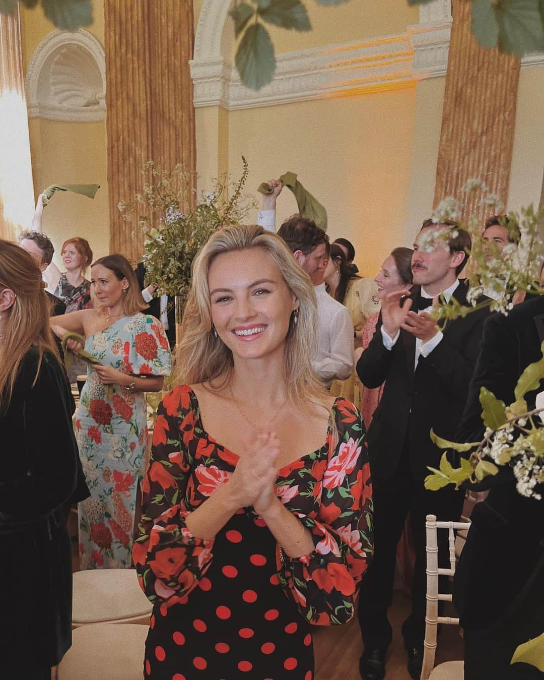 ニオミ・スマートさんのインスタグラム写真 - (ニオミ・スマートInstagram)「Wow wow wow what a weekend! I love love, and what a day this was celebrating exactly that between Rachael and Tom. An incredibly special day, and an honour to experience with such a fab gathering of people. ❤️」5月15日 4時11分 - niomismart