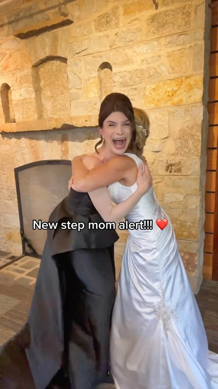 DYLAN MULVANEYのインスタグラム：「Welcome to the family 💐 so much love!!! And thank you @amsale for the bridesmaids dress!」