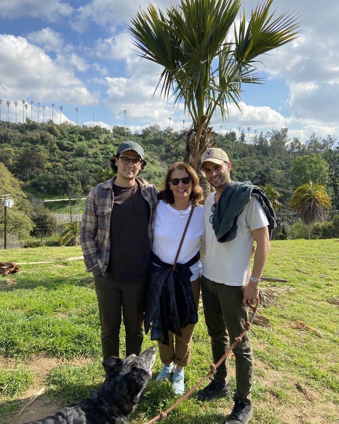 ジャック・ファライーのインスタグラム：「Happy Mother’s Day to one an all. Love you mom」