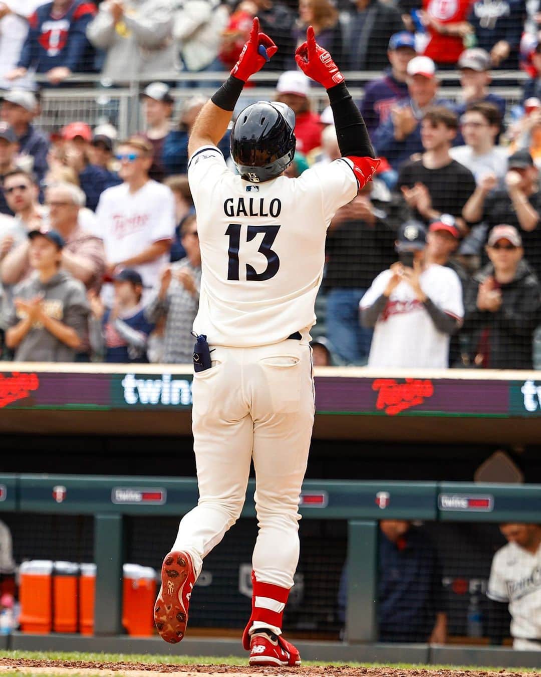 MLBさんのインスタグラム写真 - (MLBInstagram)「Another day, another Joey Gallo BOMB. 💣」5月15日 4時35分 - mlb