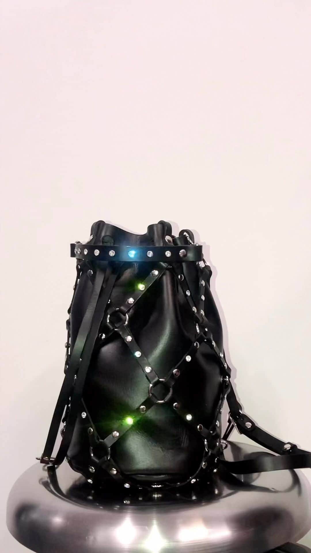 ZANA BAYNEのインスタグラム：「The Linked Bucket Bag with Swarovski Studs 🪩」