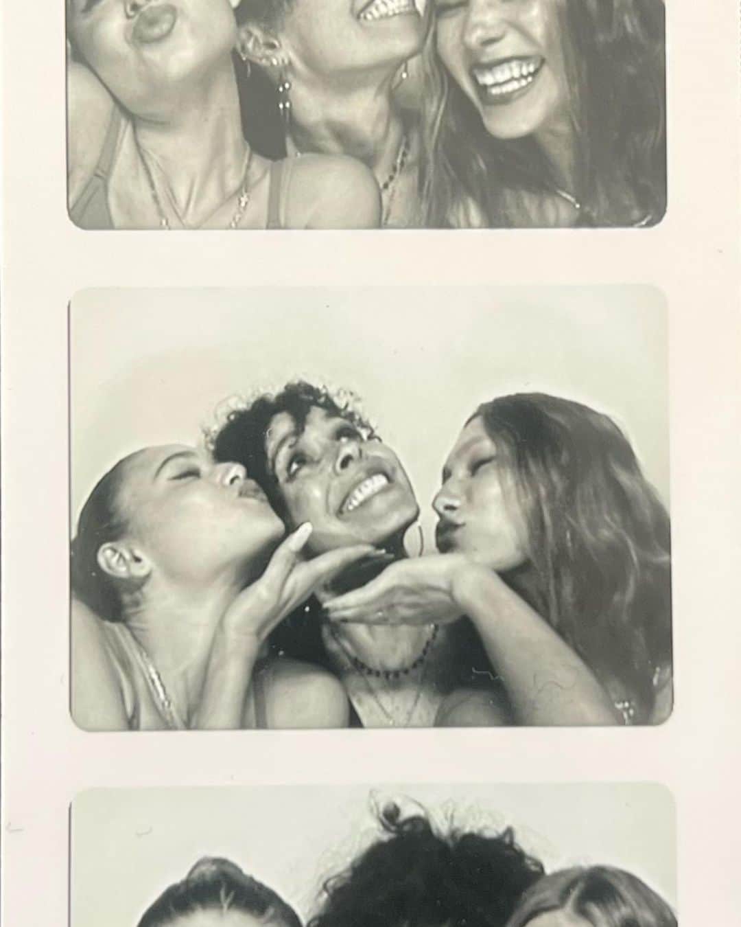 Ruby Rose Turnerのインスタグラム：「love you to the moon n back. celebrating you today and everyday💝💝🤍🤍」