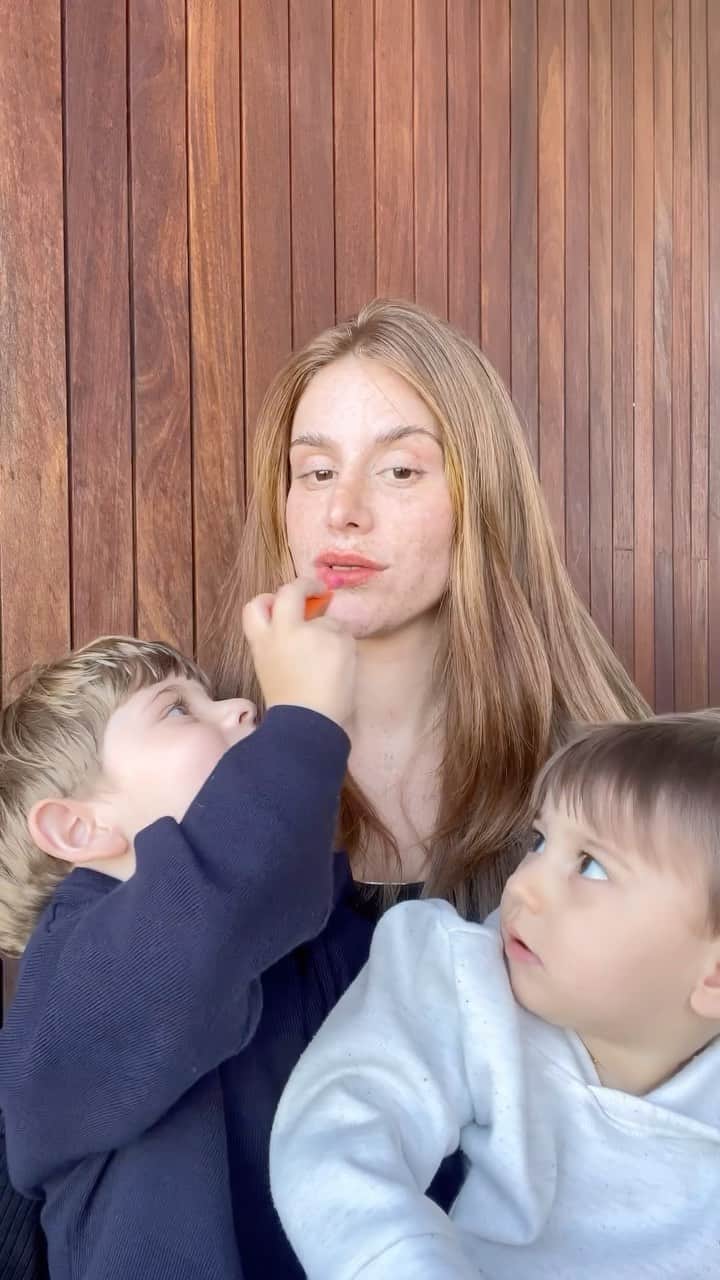 マリ・マリアのインスタグラム：「Se arrume comigo para ficar com eles no dia das mães 🧡💓 bora curtir o dia das mães com eles 🥹 Feliz dia das mamães ❤️」
