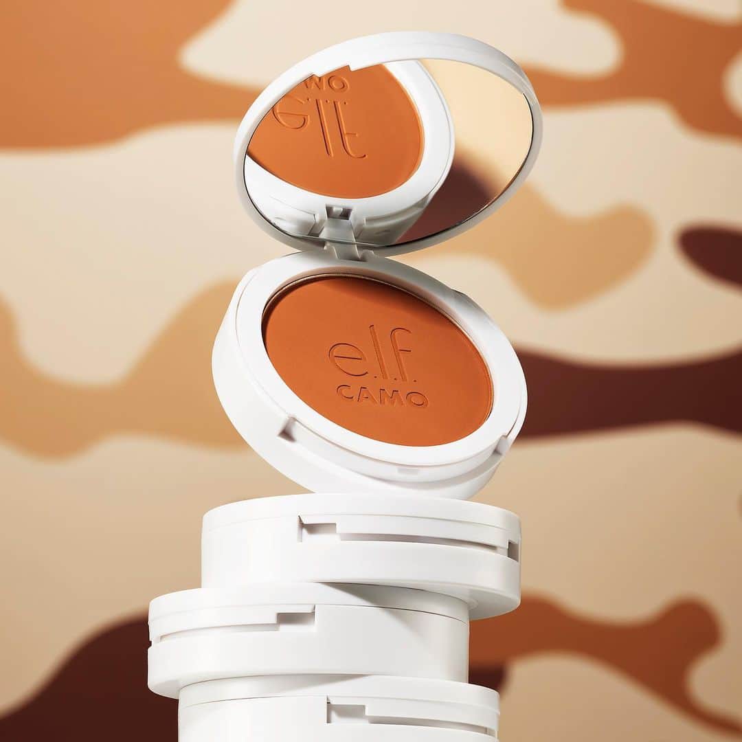 e.l.f.さんのインスタグラム写真 - (e.l.f.Instagram)「Want a look that lasts from morning to night? Our Camo Powder Foundation is here to deliver long-lasting, airbrushed looks! 🤩   This primer-infused foundation gives skin a semi-matte finish and stays put-from first application to last call 😍 Its buildable formula is available in 30 different shades and offers medium-to-full coverage for a blurred, even complexion 🤎   Tap to shop for $11! ✨ #elfcosmetics #elfingamazing #eyeslipsface #crueltyfree #vegan」5月15日 4時57分 - elfcosmetics