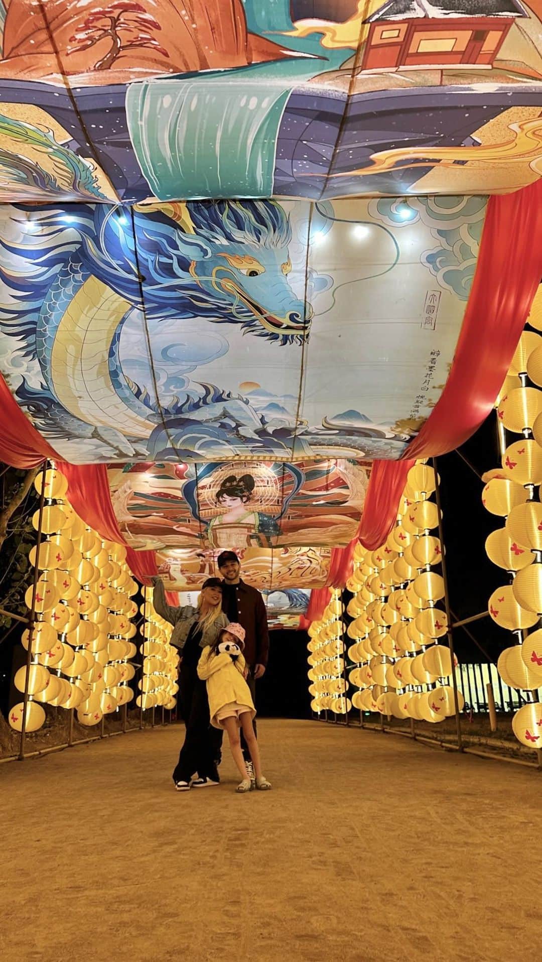 クリスティーナ・アギレラのインスタグラム：「My 20% vs my 80% 💕 Being a mother has been life’s greatest reward. Happy Mother’s Day to all the mommas out there 🧸」