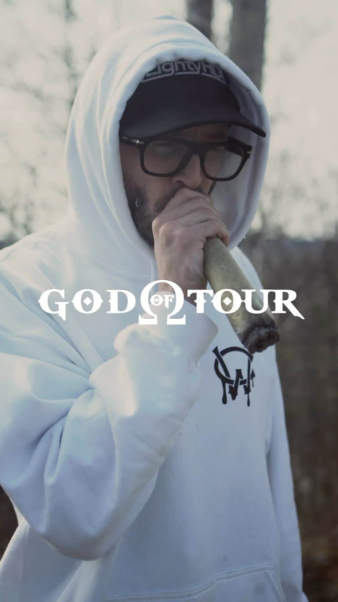 クリス・ウェビーのインスタグラム：「The first half of the final 4 were absolute bangers !!  Shout to Sudbury and Ottawa 🇨🇦🫡🕸  Toronto, tonight it all ends here. Then the #GodOfTour will hang his super cool Canadian cowboy hat up and take a much needed rest ⚔️⚔️⚔️」