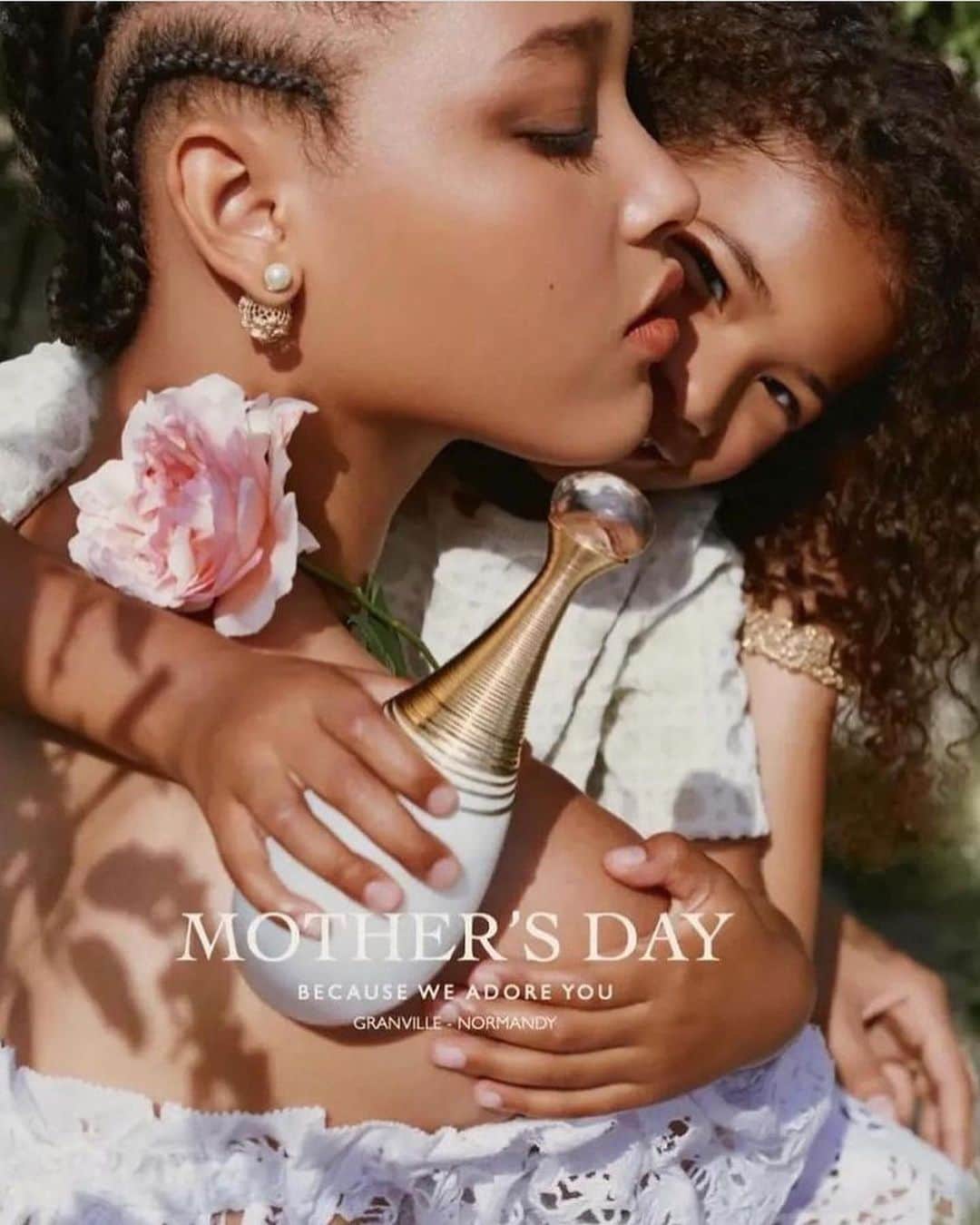 IMG Modelsさんのインスタグラム写真 - (IMG ModelsInstagram)「Happy #MothersDay. ❤️ @sculymejia fronts @diorbeauty’s latest #fragrance campaign. 📷 @latourfanny #IMGmodels」5月15日 5時34分 - imgmodels