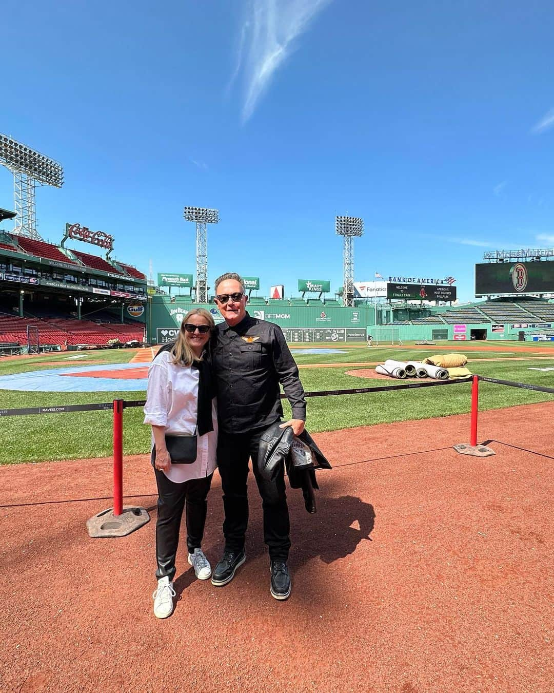 ロバート・パトリックさんのインスタグラム写真 - (ロバート・パトリックInstagram)「My friend Colm Lydon gave Barbara  and I a wonderful tour of the Legendary Fenway Park! #boston #redsoxx I had not been back to the field since I was 10 years old! #yaz #mlb thank you Colm!!!」5月15日 5時56分 - ripfighter