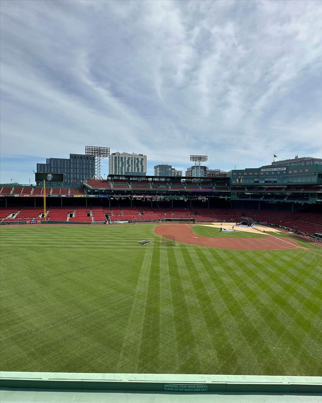 ロバート・パトリックさんのインスタグラム写真 - (ロバート・パトリックInstagram)「My friend Colm Lydon gave Barbara  and I a wonderful tour of the Legendary Fenway Park! #boston #redsoxx I had not been back to the field since I was 10 years old! #yaz #mlb thank you Colm!!!」5月15日 5時56分 - ripfighter