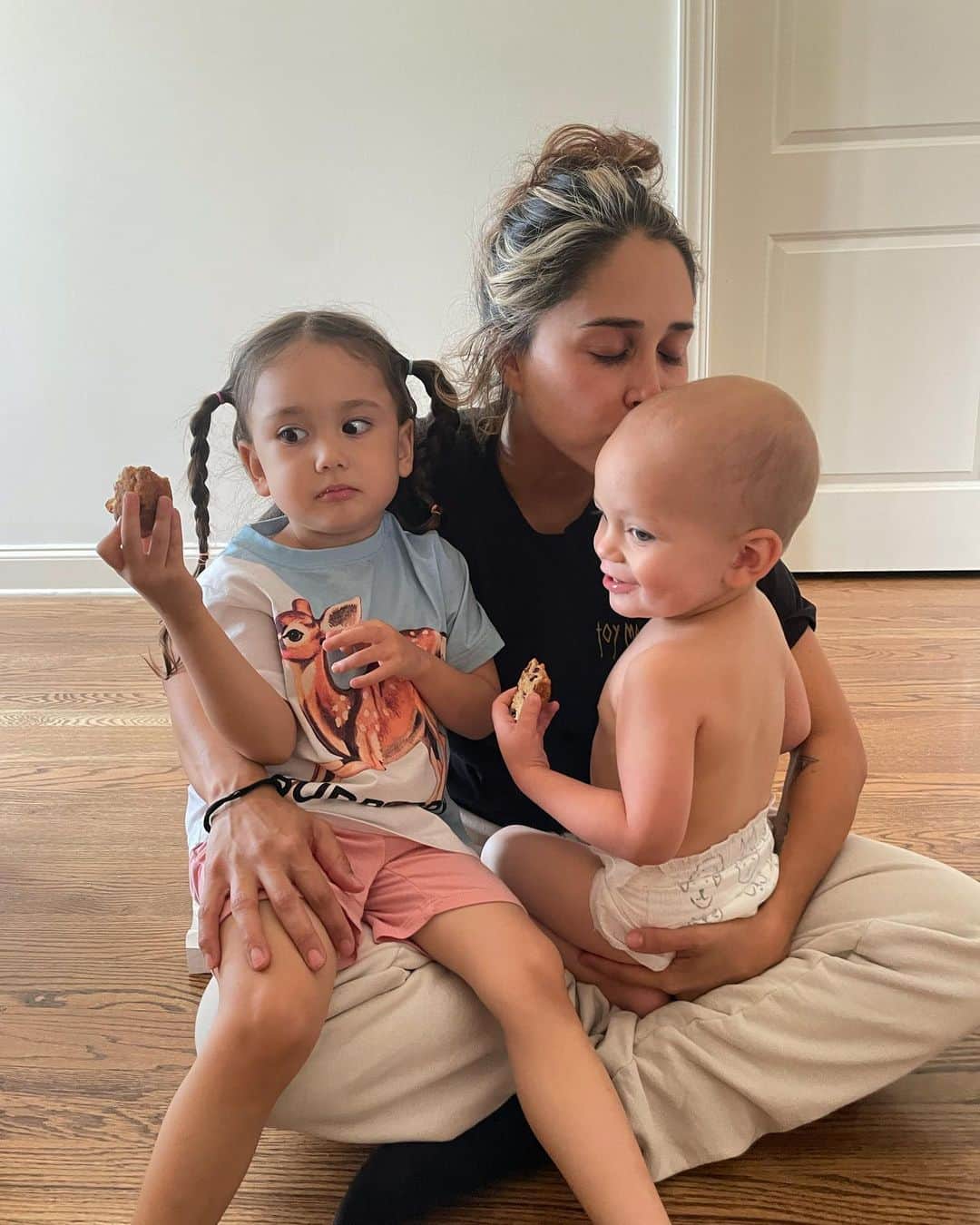 Tianna Gregoryのインスタグラム：「Nothing compares to being your mama, I love you guys so much! Thanks for making me a mama ❤️」