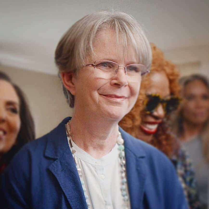 ニール・パトリック・ハリスのインスタグラム：「Mom, you are a beacon of kindness and unconditional love. I am so blessed to have you in my life, in my family’s life. Your light shines bright, and fills everyone around you with its warmth. Happy Mother’s Day. I love you forever and always.  #grateful @sheilascottharris」