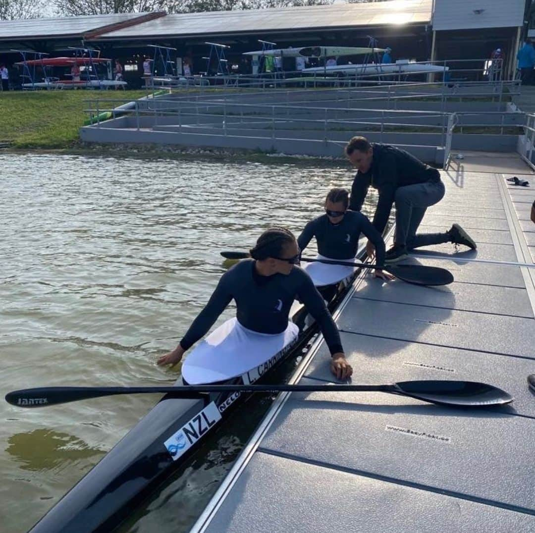 リサ・キャリントンさんのインスタグラム写真 - (リサ・キャリントンInstagram)「Massive few days for the team here in Szeged - some amazing results. New Zealand really made its mark on this World Cup. Very proud! 🏆 #ICFsprint  @canoeracingnz」5月15日 6時06分 - liscarrington