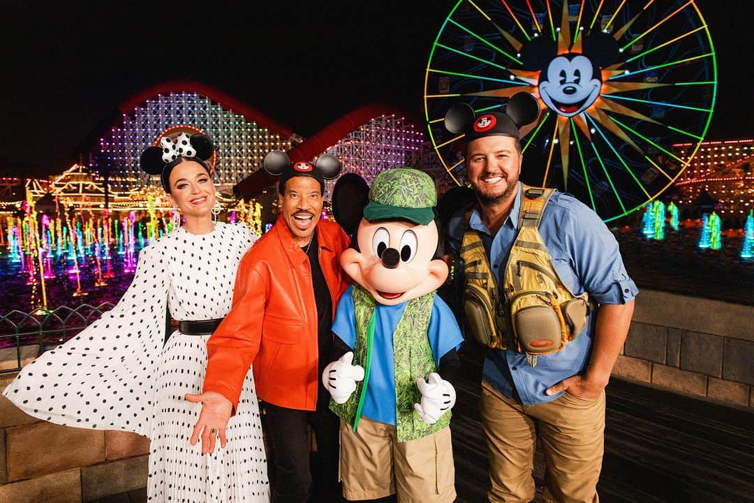 のインスタグラム：「The happiest place on television is #DisneyNight on @americanidol TONIGHT! It's almost time to crown #TheNextIdol」