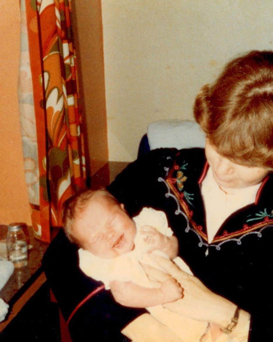 キャリー・アンダーウッドのインスタグラム：「Happy Mother’s Day to all the moms out there…and especially to my own mother! You are loved. You are appreciated! You are irreplaceable! May you all feel celebrated today…and a special shout-out to my mother-in-law, Karen and Mama Donna for your love and motherly roles in my life! ❤️❤️❤️ #HappyMothersDay #MomsAreTheBest」