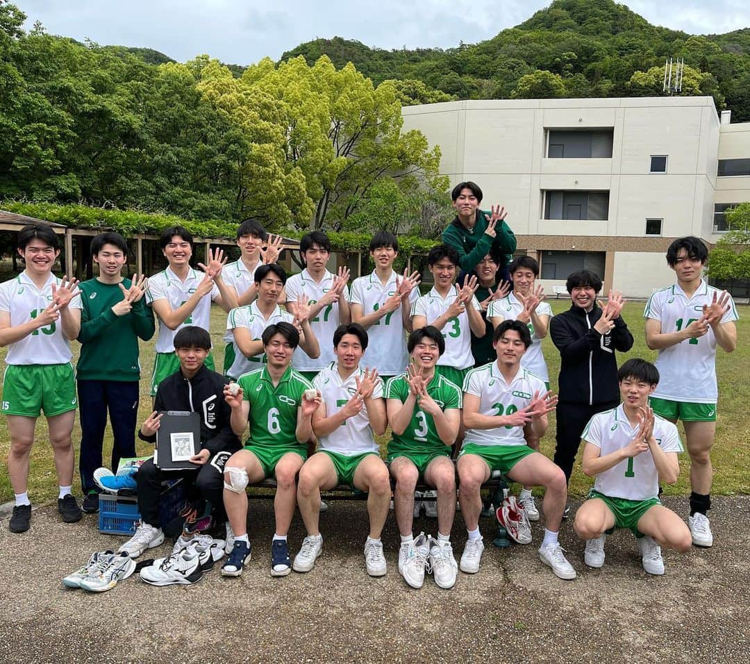 酒井大祐のインスタグラム：「#関西大学バレーボール連盟  #2部 #大阪商業大学バレーボール部  @ouc_vbc  #大商大 #バレーボール #volleyball #大学バレー　#collage   上位リーグに3位で上がり、2試合を消化し、2勝0敗、得セット6、失セット0。 来週のびわこ戦で最終戦。  チームの最大の目標は、1部に自動昇格、そしてインカレの切符を獲得すること。  さー継続して、やるべきことをコツコツと。  応援ありがとうございました。」