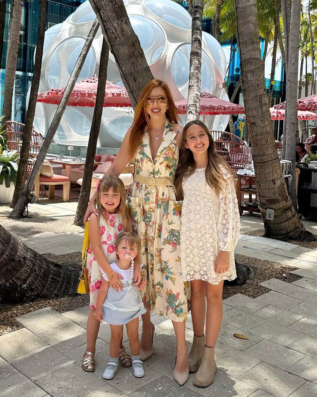 Sascha Barbozaさんのインスタグラム写真 - (Sascha BarbozaInstagram)「Ser mamá es lo mejor lo mejor que me ha pasado en la vida, es mi rol favorito. Ellas son las responsables, ellas son mi principal motivo, quienes hacen mi vida más valiosa, con más propósito. Ellas son todo. Feliz día a todas las mamis en su día!!!  ❤️🫶🏼」5月15日 6時12分 - saschafitness