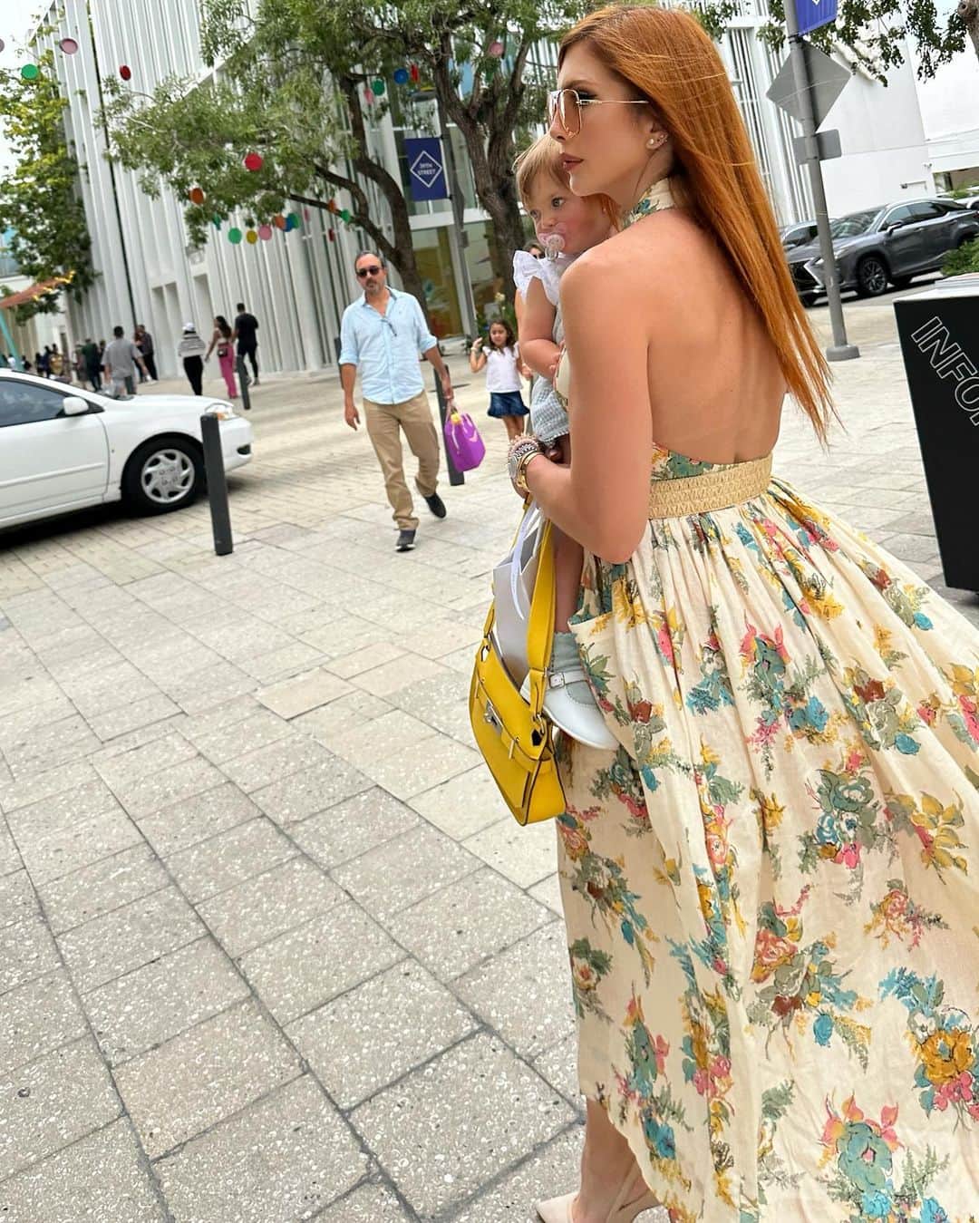 Sascha Barbozaさんのインスタグラム写真 - (Sascha BarbozaInstagram)「Ser mamá es lo mejor lo mejor que me ha pasado en la vida, es mi rol favorito. Ellas son las responsables, ellas son mi principal motivo, quienes hacen mi vida más valiosa, con más propósito. Ellas son todo. Feliz día a todas las mamis en su día!!!  ❤️🫶🏼」5月15日 6時12分 - saschafitness