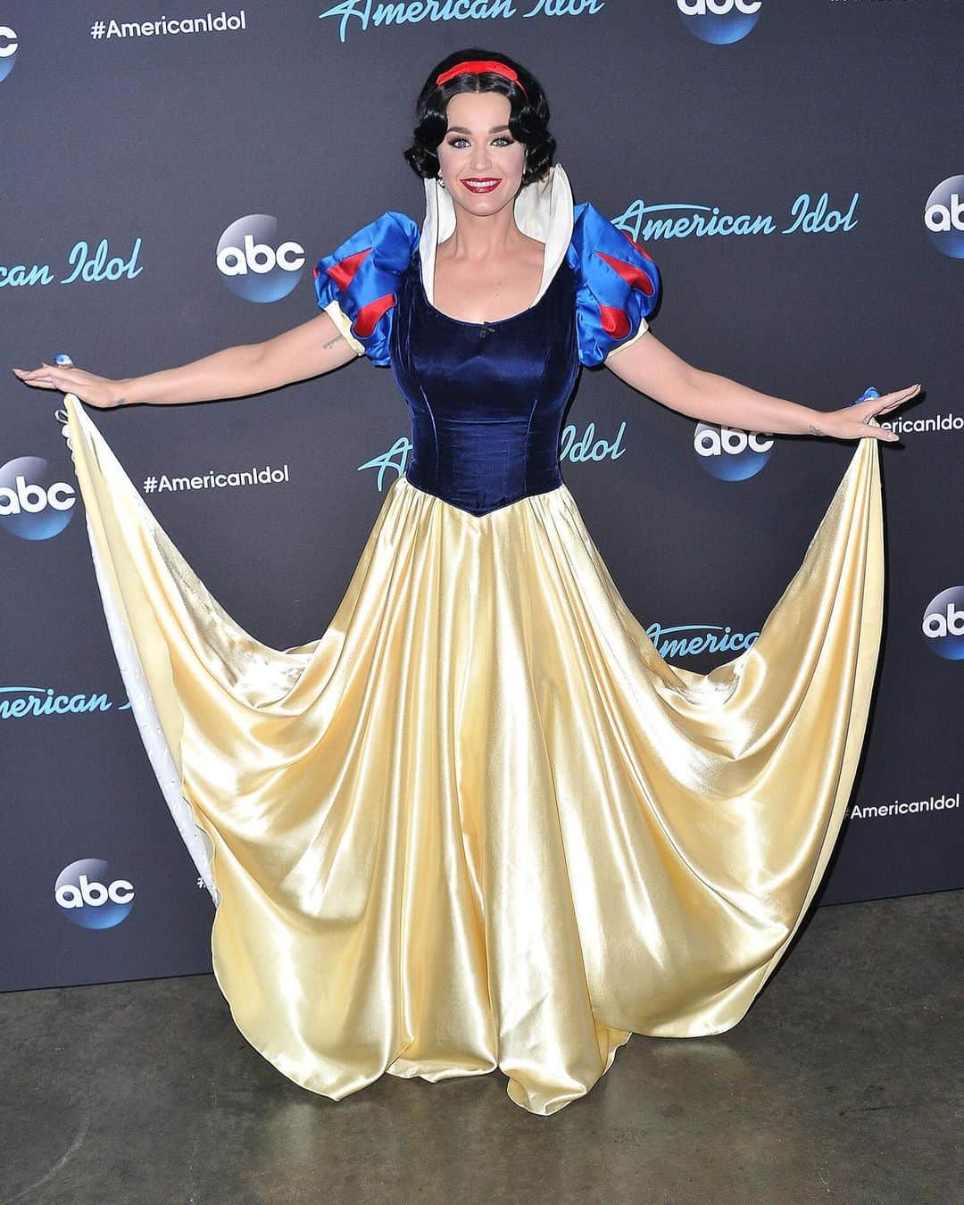 ケイティ・ペリーのインスタグラム：「HAPPIEST MAMA’S DAY!!! 😱🎉Disney Night🎉😱 @americanidol over the years… Any guesses for this year? I WILL PIN BEST/FUNNIEST/MOST CORRECT GUESS BY 4PM PDT! 🙌🏻♥️」