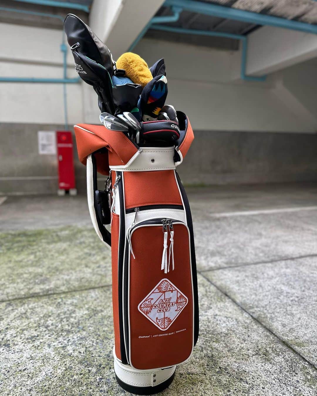 のインスタグラム：「トリプルコラボです。 @clubhaus.jp  @anticountryclubtokyo  @tangram_tokyo   @jones_sports_co   乞うご期待。comingsoon」