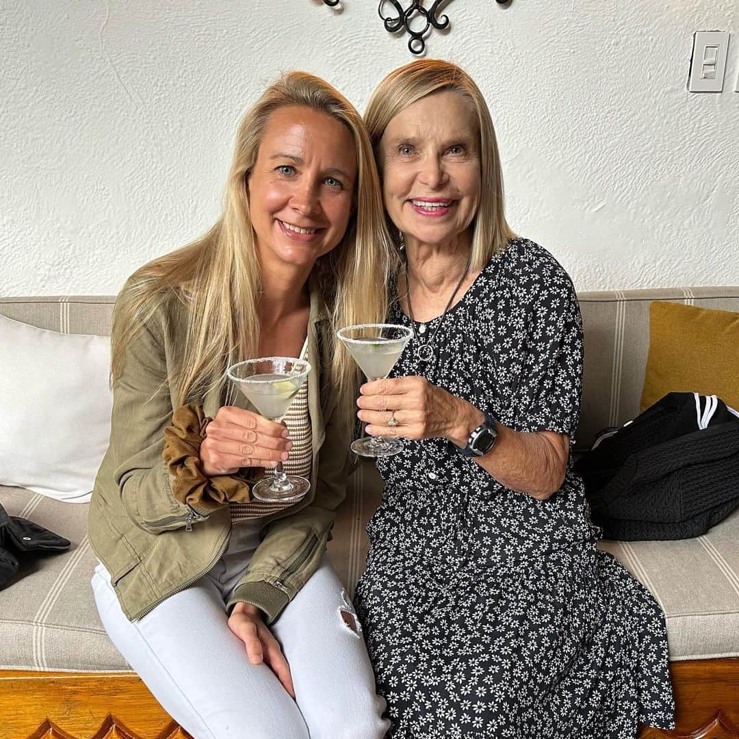 トニー・アゼベドのインスタグラム：「Happy mother day!」