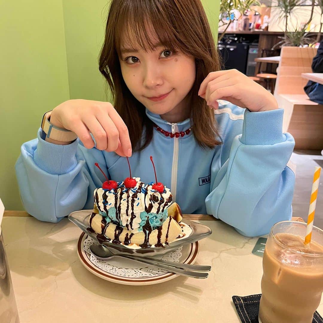 のインスタグラム：「チョコミントスプリットめちゃうまあ！！ 好きな感じのチョコミントだった🫰🏻🧁 メロソーも飲みたかったけど甘すぎちゃうから次だなあ🥺  #americandiner  #diner #hohokamdiner  #chocomint #チョコミント  #アメリカンダイナー」
