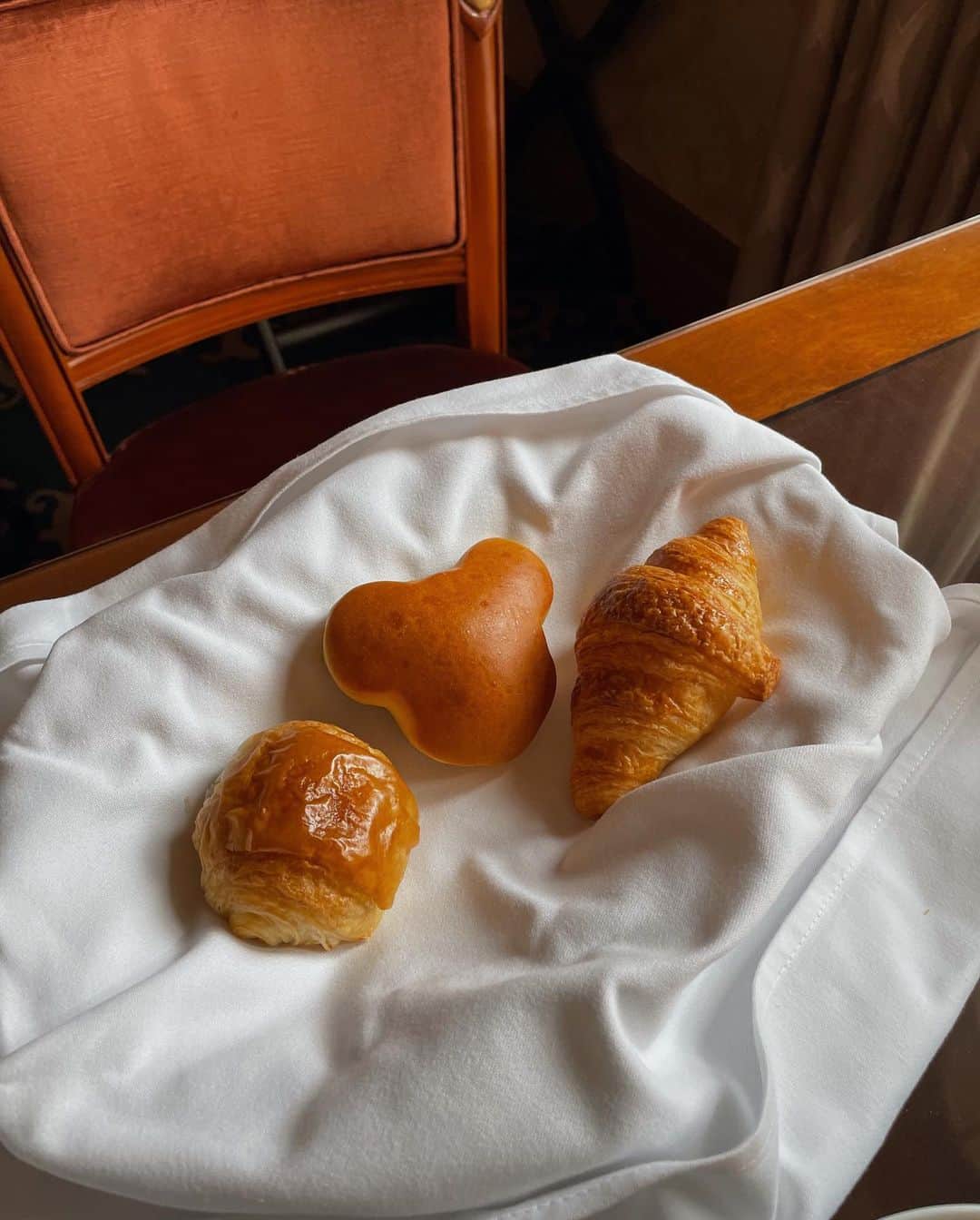 aachann7のインスタグラム：「🥐🐭  @tokyodisneyresort_official   #aachann7disney #disneysea  #ディズニーシー  #ホテルミラコスタ #aachann7food」