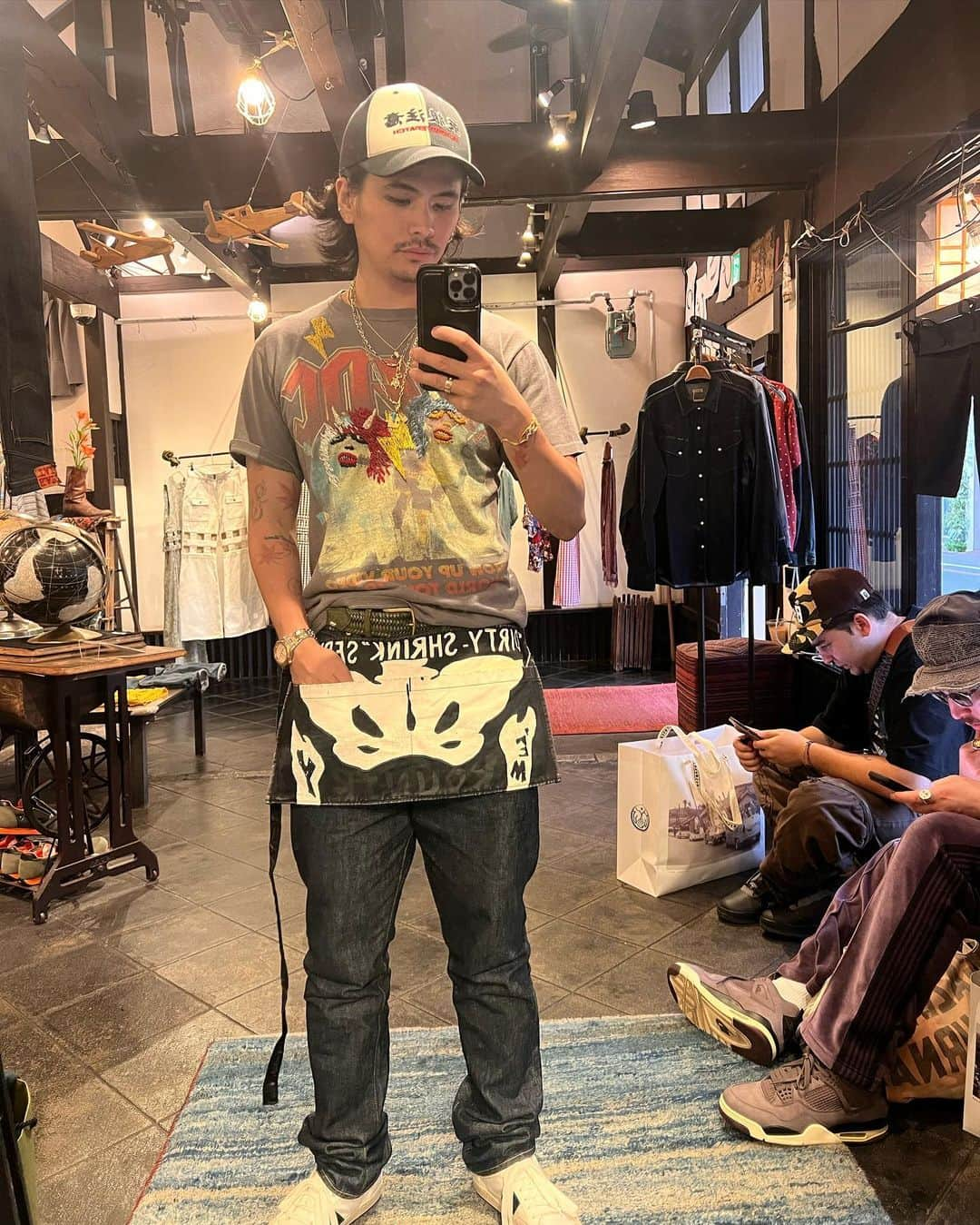 稲木ジョージさんのインスタグラム写真 - (稲木ジョージInstagram)「Outfit selfies that nobody asked🤭🤳 誰にも頼まれていませんが、ジュエリーとファッションのスタイリングを自己満で載せますね🙌」5月15日 7時43分 - georgerootnyc