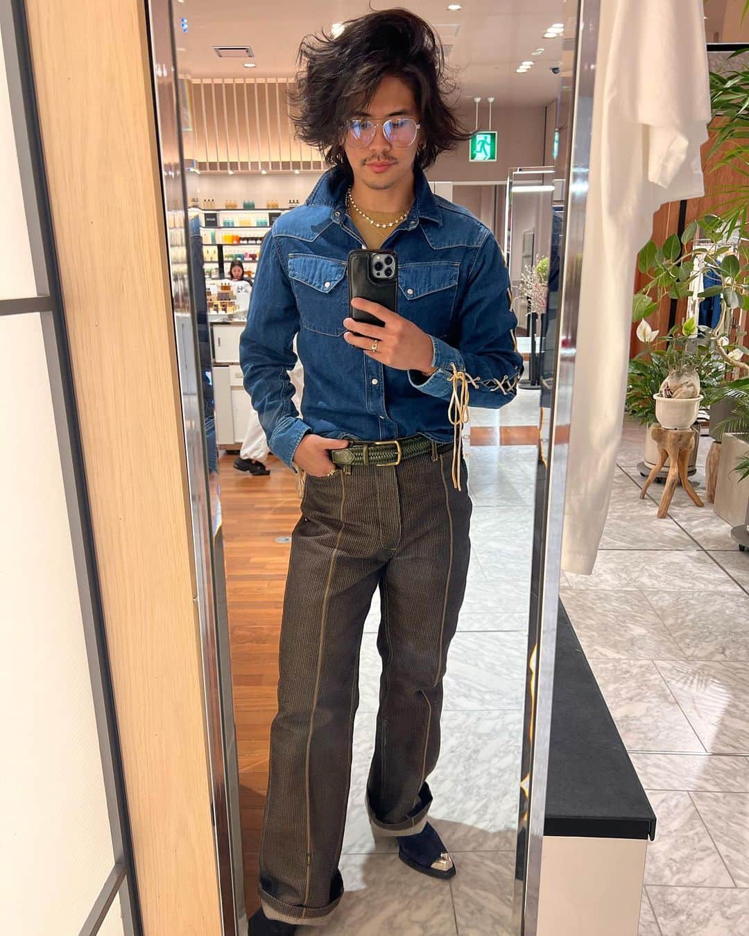 稲木ジョージのインスタグラム：「Outfit selfies that nobody asked🤭🤳 誰にも頼まれていませんが、ジュエリーとファッションのスタイリングを自己満で載せますね🙌」