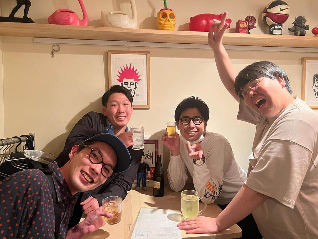 西村真二のインスタグラム：「* 舞台やテレビで話す程でもない夜が一番心地良くて酒が美味いよね #青山会 #ギャルピース」