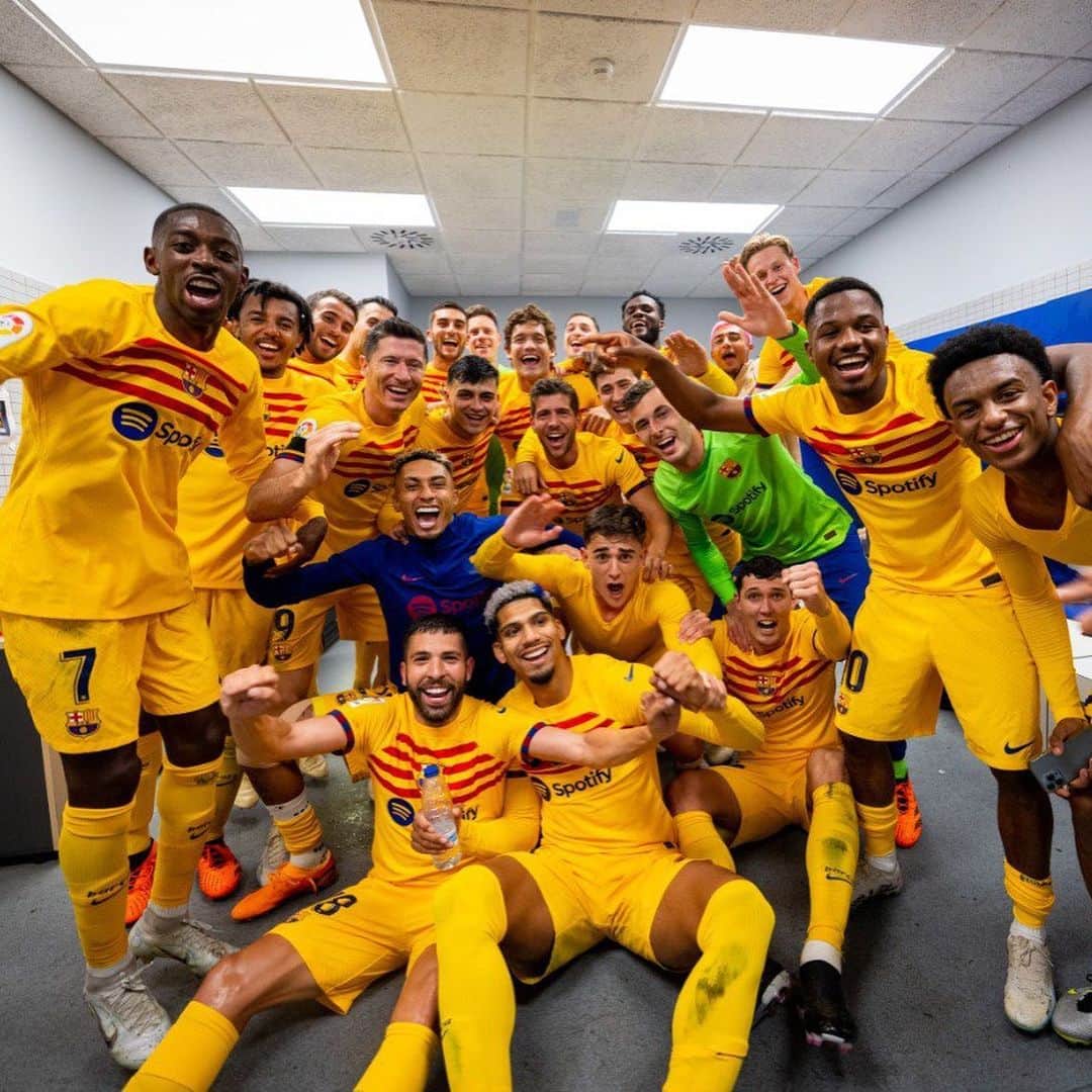 セルジ・ロベルトのインスタグラム：「CAMPIOOOOOOOONSSSS!!!! 🏆」