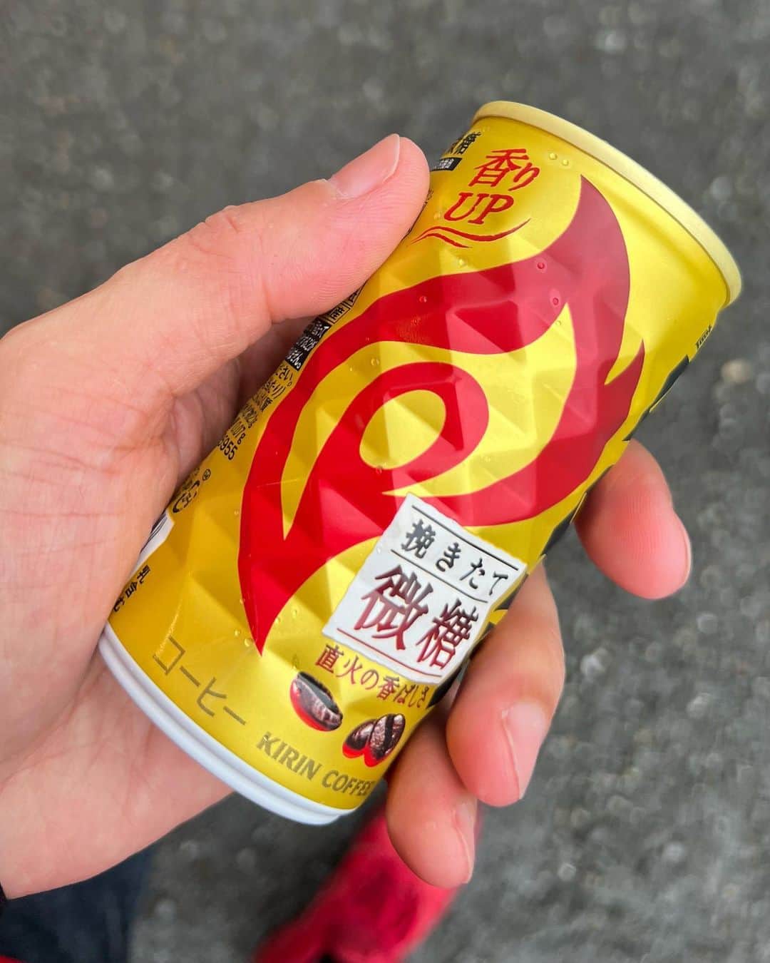 靖乃のインスタグラム：「週のあたま月曜日、またお天気が悪くて嫌ですねぇ〜 今週もゆっくり頑張りましょ🌟  今週、靖乃はThree Point Cafe-ROPPONGI-に17日(水)・19日(金)の11〜15時でおります🌹  #靖乃 #ハイダンシークドロシー #淡路島 #ピン毛」