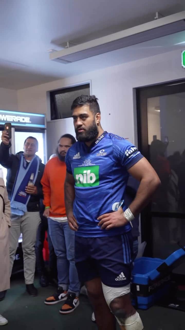 Super Rugbyのインスタグラム：「Akira Ioane 🫂 @BluesRugbyTeam  Aki celebrated his 100th Blues game last weekend and we can’t wait to celebrate his 100th #SuperRugbyPacific game 👏」