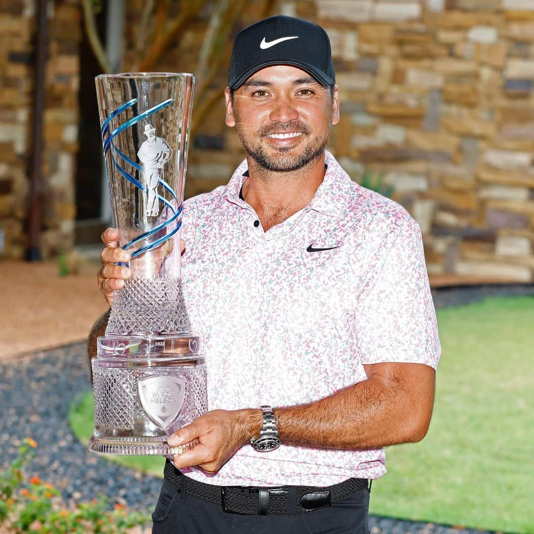 ジェイソン・デイのインスタグラム：「What a week at @attbyronnelson 🏆   To close it out with a round like today and on Mother’s Day made it very special!   Thank you to all the fans, volunteers, and those that have been with me on this ride back to the winners circle.」