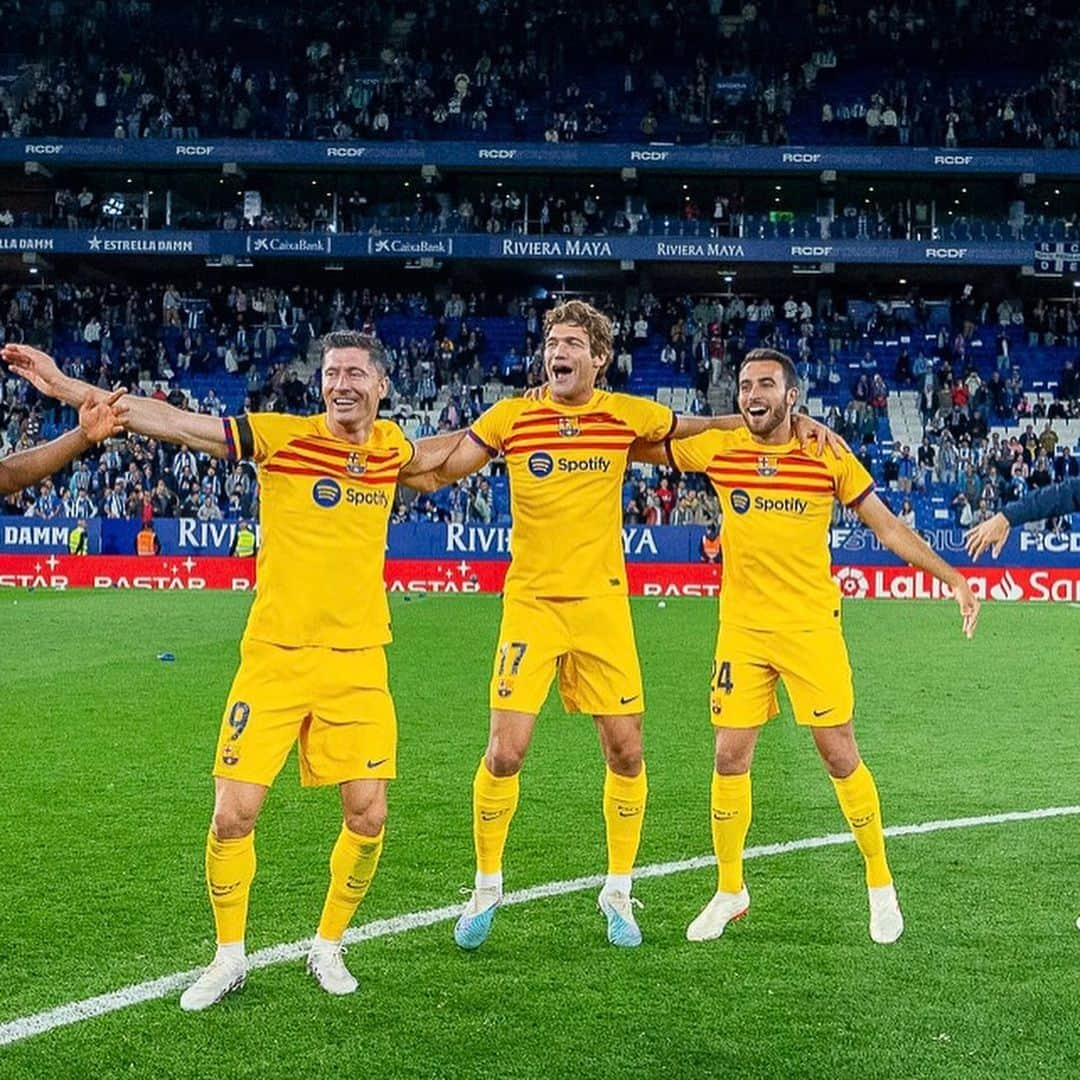 マルコス・アロンソ・メンドーサさんのインスタグラム写真 - (マルコス・アロンソ・メンドーサInstagram)「CAMPEOOOOOONESSSS!!!! Orgulloso de este equipo.  Forza Barça!! ❤️💙  #marcosalonso」5月15日 8時30分 - marcosalonso28