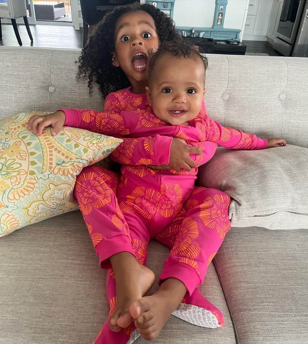 メリッサ・ビショップのインスタグラム：「The best role in the world. Forever grateful that these two sweet things get to call me Momma. Life is so much sweeter and precious with them in it 💕 ⠀⠀⠀⠀⠀⠀⠀⠀⠀⠀⠀⠀  Happy Mother’s Day to all the Momma’a」