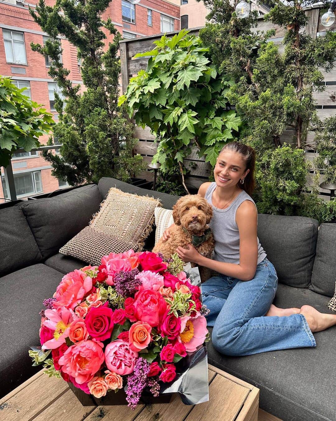 テイラー・ヒルのインスタグラム：「Happy Mother’s Day to the best mom ever!! Thank you @davidyurman for making it so special! I ruff rooo @taylor_hill 🐾💕💐」