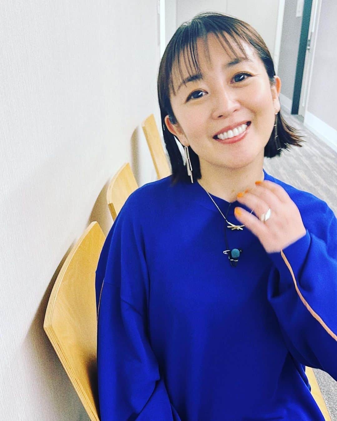酒井美紀のインスタグラム：「おはようございます☂️ 今日5月15日（月）テレビ朝日 『Qさま』あの戦国武将が愛した！全国の特産・名産・ご当地めしスペシャル！が放送です！ ぜひご覧くださーい♡  #酒井美紀#女優#muaproduction#テレビ朝日#qさま  今日のお衣装♡ tops & skirt →@nagonstans_official pumps →@dianashoespress jewelry →@Vendomeaoyama_official @LAH_Vendome」