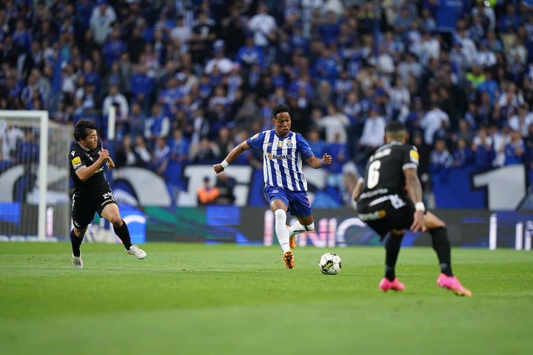 ヴェンデウ・ナシメント・ボルジェスのインスタグラム：「Até o fim dragões 🙏🏾💙🐉💪🏾 Essa vitória é pro Ricardo Vidal  Um 🐉💪🏾 Obrigado Deus por jogar nessa equipa 🙏🏾」