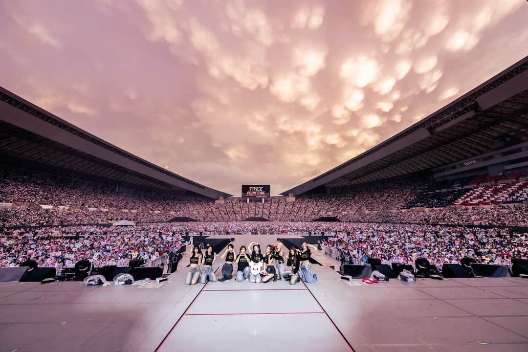 ダヒョンさんのインスタグラム写真 - (ダヒョンInstagram)「雨にもかかわらず、一緒に楽しんで下さってありがとうございました. ONCEと幸せな時間を過ごせました🤍」5月15日 8時54分 - dahhyunnee