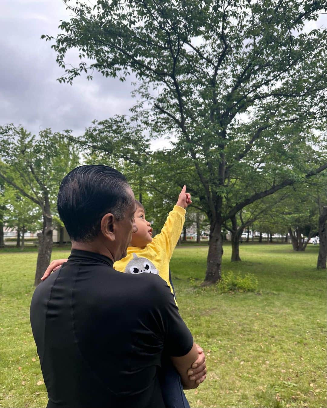 木佐貫まやさんのインスタグラム写真 - (木佐貫まやInstagram)「幸せいっぱいな楽しい休日でした❤️  久しぶりにアウトレット行ってみたら 可愛い夏服に、 お揃いのサンダルもゲットできた👱🏼‍♂️ 靴系のお揃い増えた✨  今日から月曜日ー🫨🫨🫨 なんとか遅刻せず👦🏼送り届けられた🌈  天気が微妙だけど頑張って行こー😆」5月15日 9時04分 - maaayaofficial