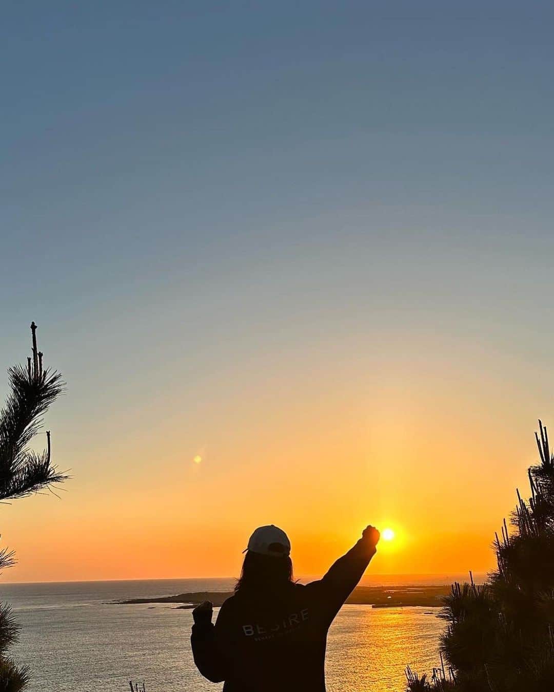 コ・ボギョルのインスタグラム：「🌅Today is brighter!  All the bad things will pass and  a new light will come :)」