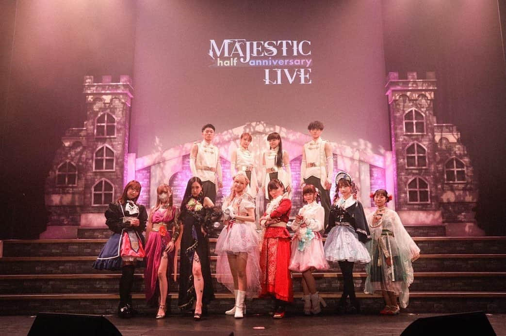 浅場佳苗さんのインスタグラム写真 - (浅場佳苗Instagram)「"MAJESTIC LIVE -half anniversary-" ありがとうございました！🦋  ルイゼットのシンガーとして、 個性豊かな王様、ダンサーさん、 ユアマジェ愛に溢れるスタッフさん、 そして、親愛なる小役人さんとみんなで、 ハーフアニバーサリーをお祝いできて、 一緒にライブをとことん楽しめて、 とってもとっても幸せでした.. ！🥲✨  昼の部では"New world, New me""Floraison"を、 夜の部ではハーフアニバーサリーの新曲、 "Crowned Hope""Fontaine de justice"と、 アンコールで"New world,New me"を、 歌わせていただきました💐  楽しんでいただけましたか？？🌹  これからもあなたと手を繋いで、 ユアマジェスティの世界をもっともっと、 冒険していけますように！🎀  素敵な時間をありがとうございました🫶💜  💌 5/22までアーカイブ配信があるそう！ ルイゼット的には夜の部に、 シナリオパートでルイゼットのお話が、 ライブパートでも新曲が詰まっているので、 おすすめしたいです.. ！💐 #ユアマジェライブ #ハーフアニバ #ユアマジェ #ユアマジェスティ #tokyo #japan #dancemusic #dancepop #edm #singer #songwriter #シンガーソングライター #弾き語り #フレキシタリアン #ゆるヴィーガン #動物愛護 #サスティナブル #エコ #地球にやさしいミュージシャン #愛犬家 #beatmania #iidx #LoL #tiktok #浅場佳苗 #kanaeasaba」5月15日 9時50分 - kanae_asaba