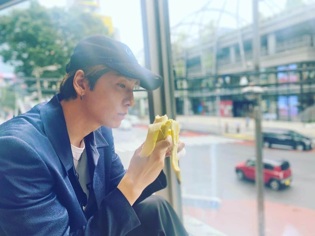 KEITAさんのインスタグラム写真 - (KEITAInstagram)「残りわずかなバナナを 愛おしそうに見つめる男。」5月15日 9時55分 - keita_tachibana_1985