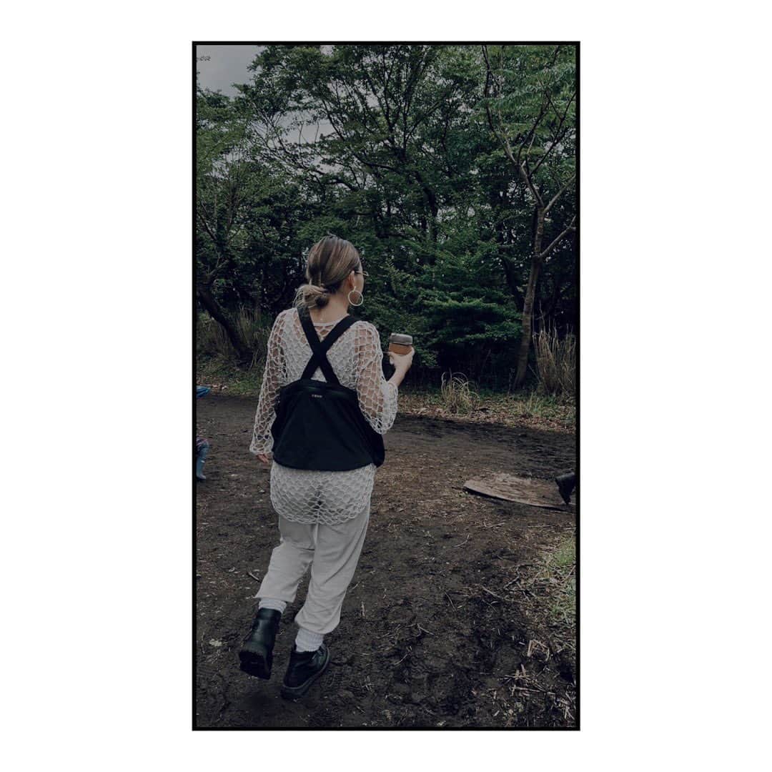 藤田敦子のインスタグラム：「ㅤ アミアミとベスト大活躍 @mecre_official  @conn_tokyo   @rainbowdiscoclub   #fesfashion #rainbowdiscoclub #rainbowdiscoclub2023 #danner #gentenstick #onit #mediam #mecre #arkteryx #keepcup #blendacoordinate」