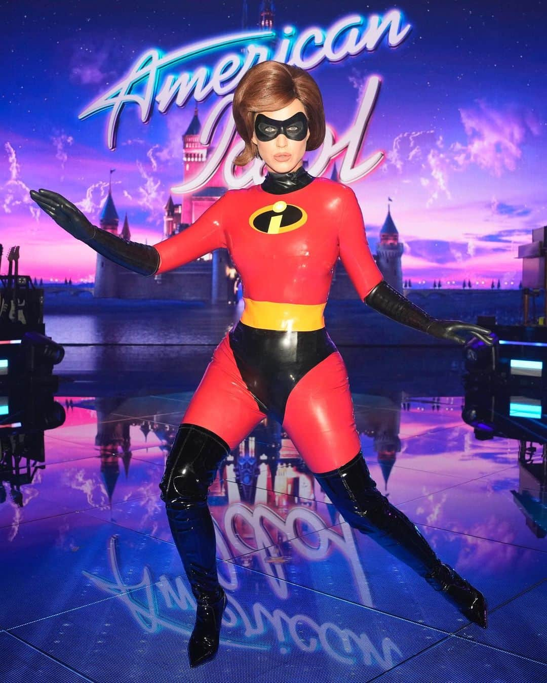 ケイティ・ペリーさんのインスタグラム写真 - (ケイティ・ペリーInstagram)「my secret identity is….  Mom ♥️ Katy Perry 🎤 Popstar ⭐️ 🇺🇸 #Idol judge   But tonight I’m ELASTIGIRL🤸🏻‍♀️❗️ #INCREDIBLES  📸: @geewonder」5月15日 10時20分 - katyperry